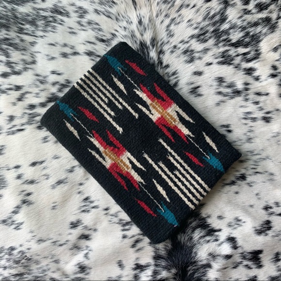 Senorita Clutch in Black - Picture 3 of 4